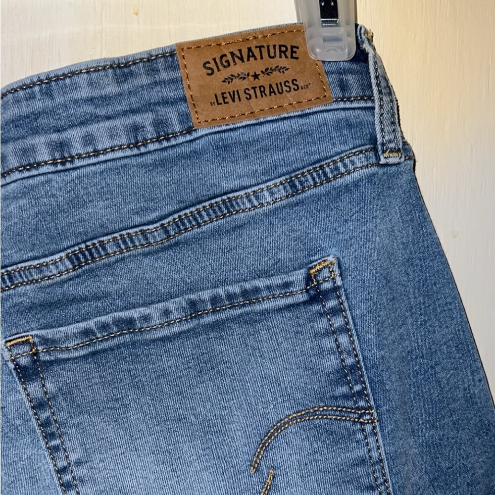 Women Levi Shorts